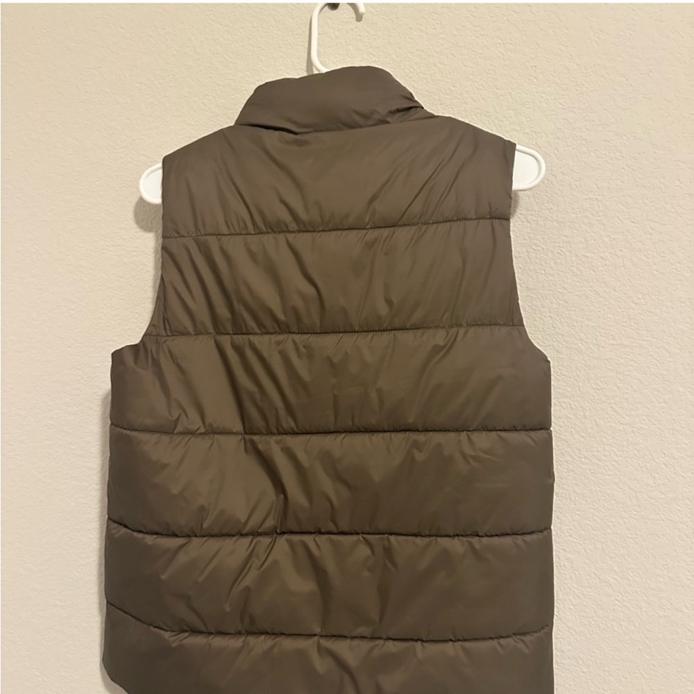 GAP Women's Cold Control Olive Puffer Vest - Picture 3 of 3